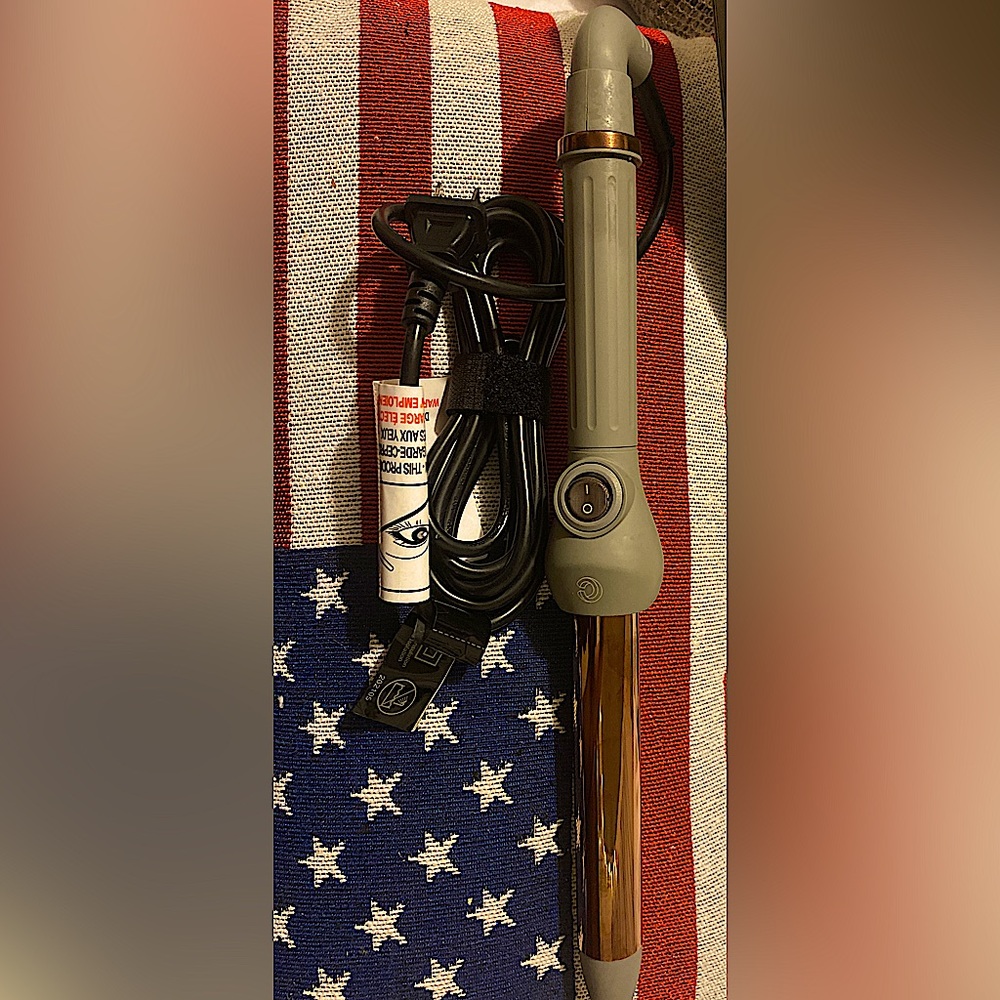 New Never Used. Complex Culture Titanium 1” styling wand
